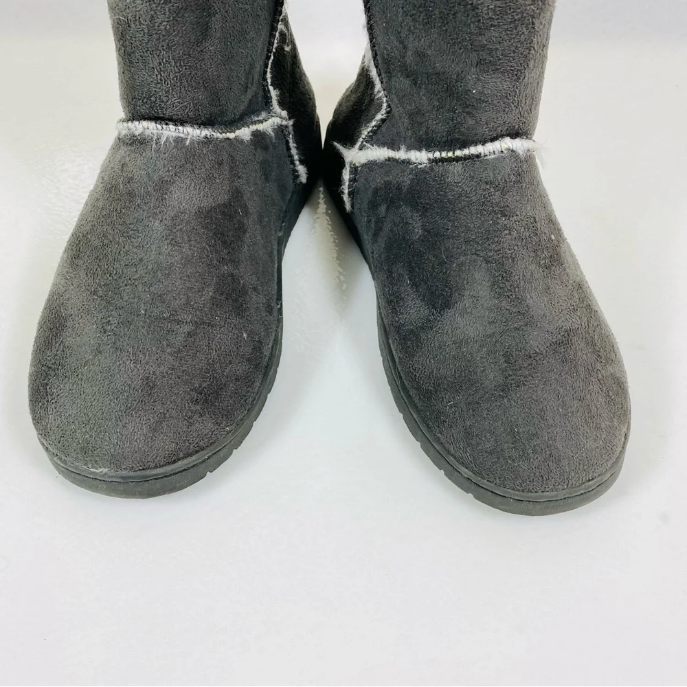 DAWGS Faux Fur Insulated Grey Women's 7 3-Button Pull-On Boot